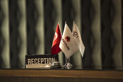 Honour Hotel, Reception