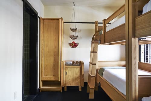 Freehand New York, Room