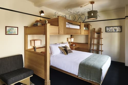 Freehand New York, Room