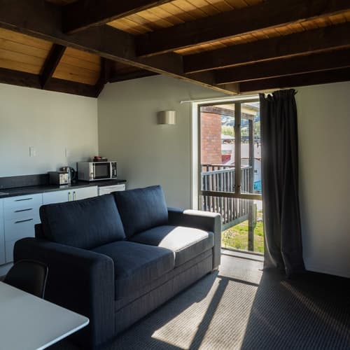 Duvauchelle Seaside Motel, Living area