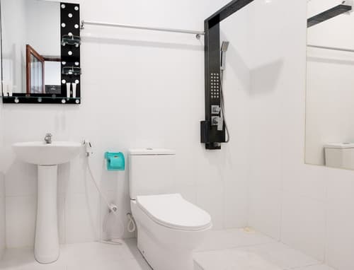 Athiriveli, Bathroom