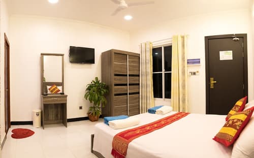 Athiriveli, Room