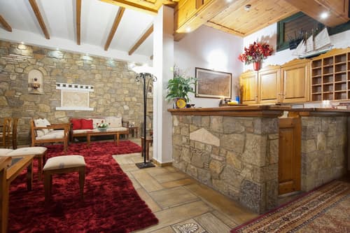 Artemis Hotel, Reception