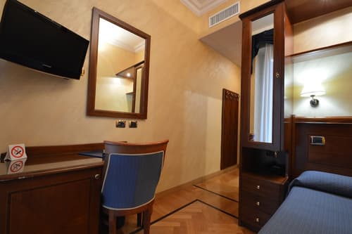 Hotel Montecarlo, Room