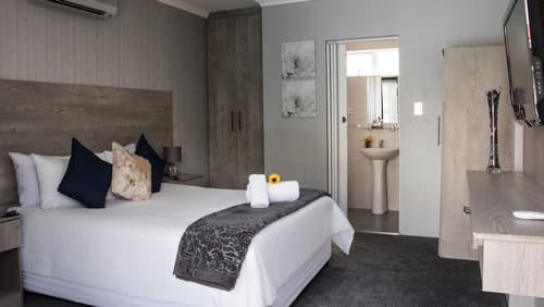 McAllisters on 8th, Room