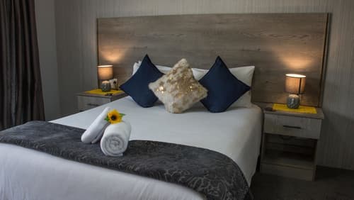 McAllisters on 8th, Room