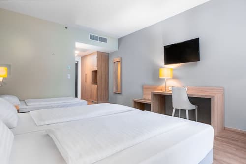 Akeah Verdi Budapest, Room