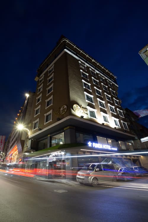 Funda Hotel, Front of property