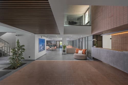 Alkyon Hotel, Reception