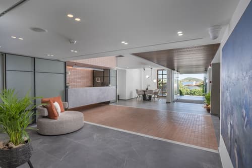 Alkyon Hotel, Reception