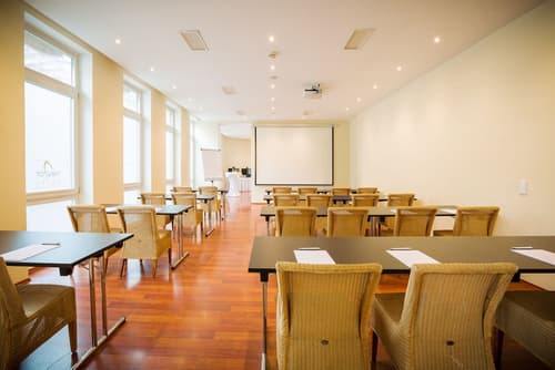 Hotel Neutor Express, Meeting facility