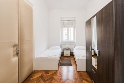 Tia Apartments and Rooms