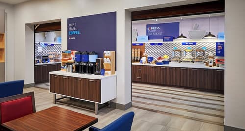 Holiday Inn Express Niagara-On-The-Lake by IHG, Coffee service