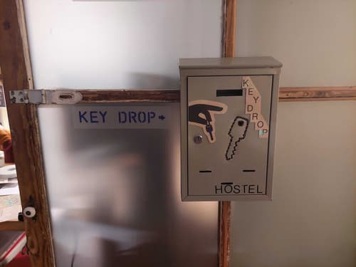 Looming Hostel, Reception