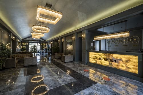 Hotel Karbelsun, Reception