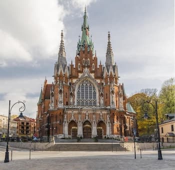 Leo Apartments Main Square, Exterior