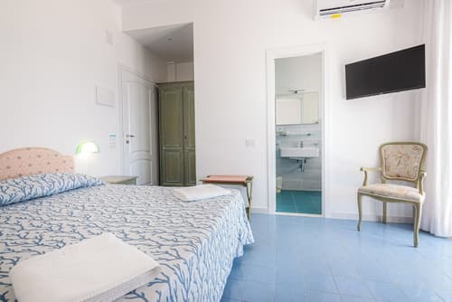 Hotel Poseidon, Room