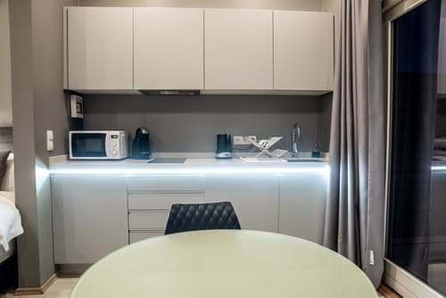 Black Beach Suites, Room