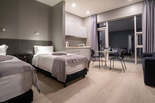 Black Beach Suites, Room