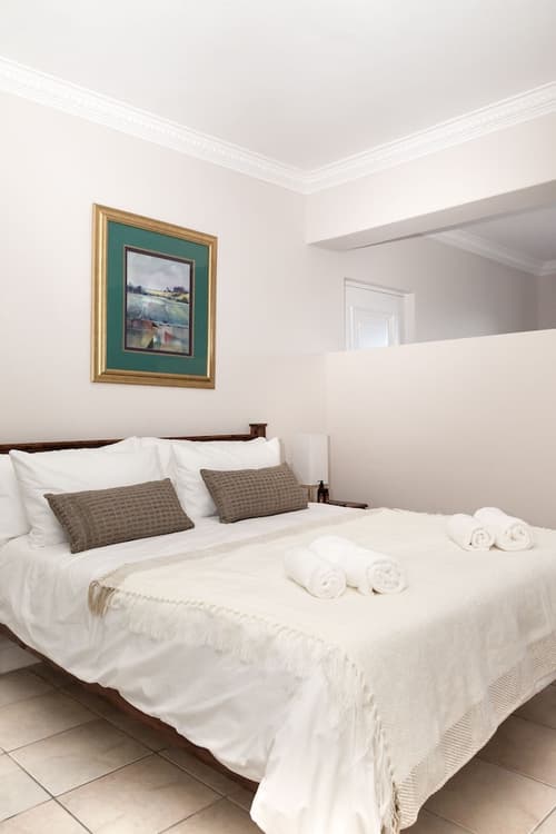 Moncrieff Manor, Room