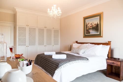 Moncrieff Manor, Room