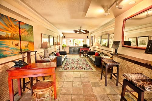 The Equus, Lobby lounge