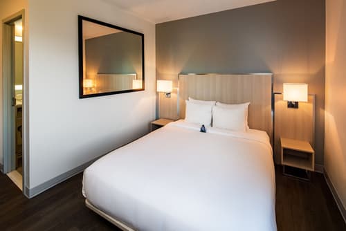 The Gatsby Hotel, Room