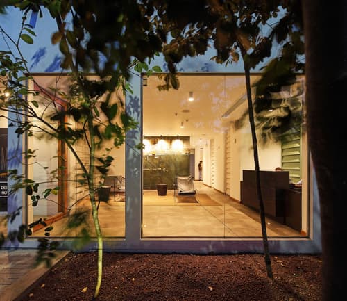 ME Colombo, Reception