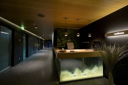 Hotel ZENA beauty & shopping center, Reception