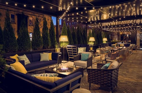 Sophy Hyde Park, Restaurant