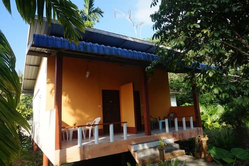 Bangsak Hut, Primary image