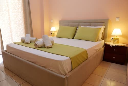 Miracle Luxury Apartments, Room