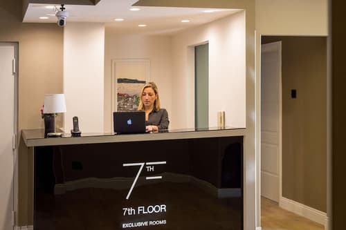 7th Floor Suite, Primary image