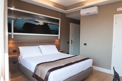 7th Floor Suite, Room