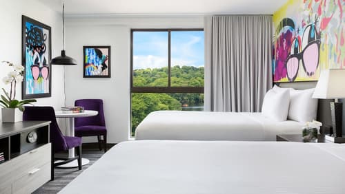 Studio Allston Hotel, Room