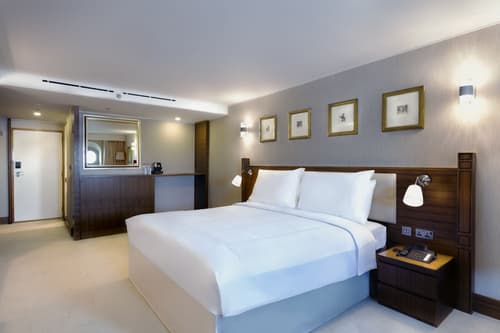 Queen Elizabeth 2 Hotel by Accor, Room