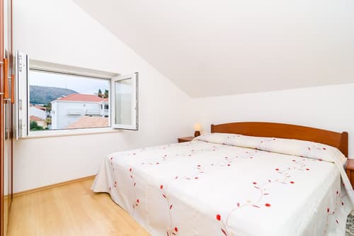 Nikola Apartments, Room