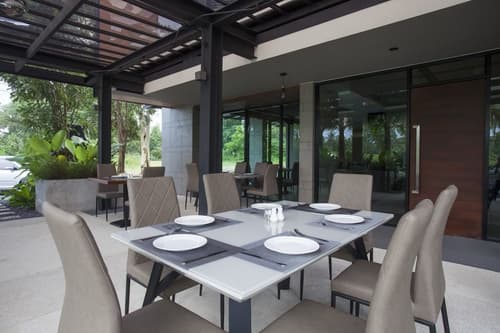 The Glory Gold Hotel, Dining