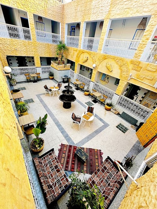 Hotel Paris, Primary image