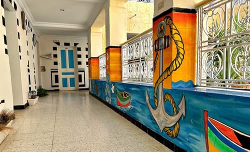 Hotel Paris, Reception