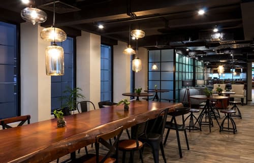 S Loft Manado, Restaurant