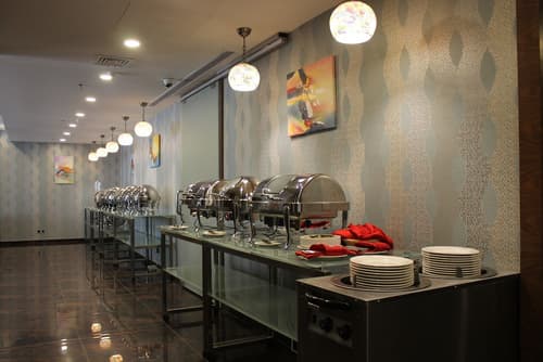 Velvet Hotel, Buffet