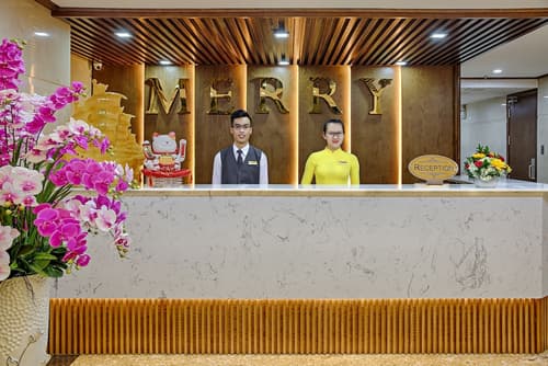 Merry Hotel, Reception