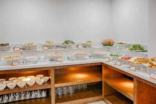 Merry Hotel, Restaurant