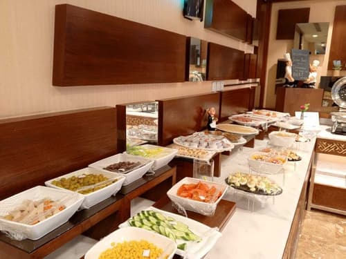 Boudl Quraish, Restaurant