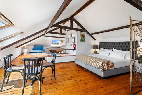 Quinta Colina by Shiadu, Primary image