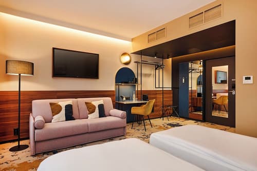 D8 Hotel