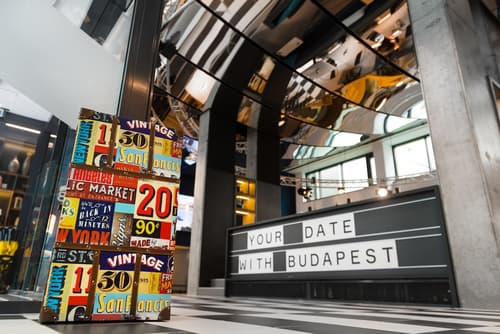 D8 Hotel, Interior entrance