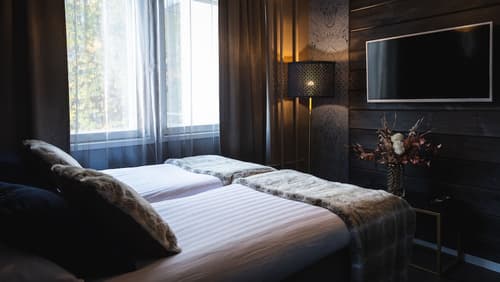 Golden Circle Suites