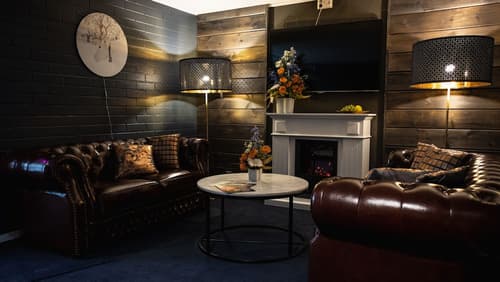 Golden Circle Suites